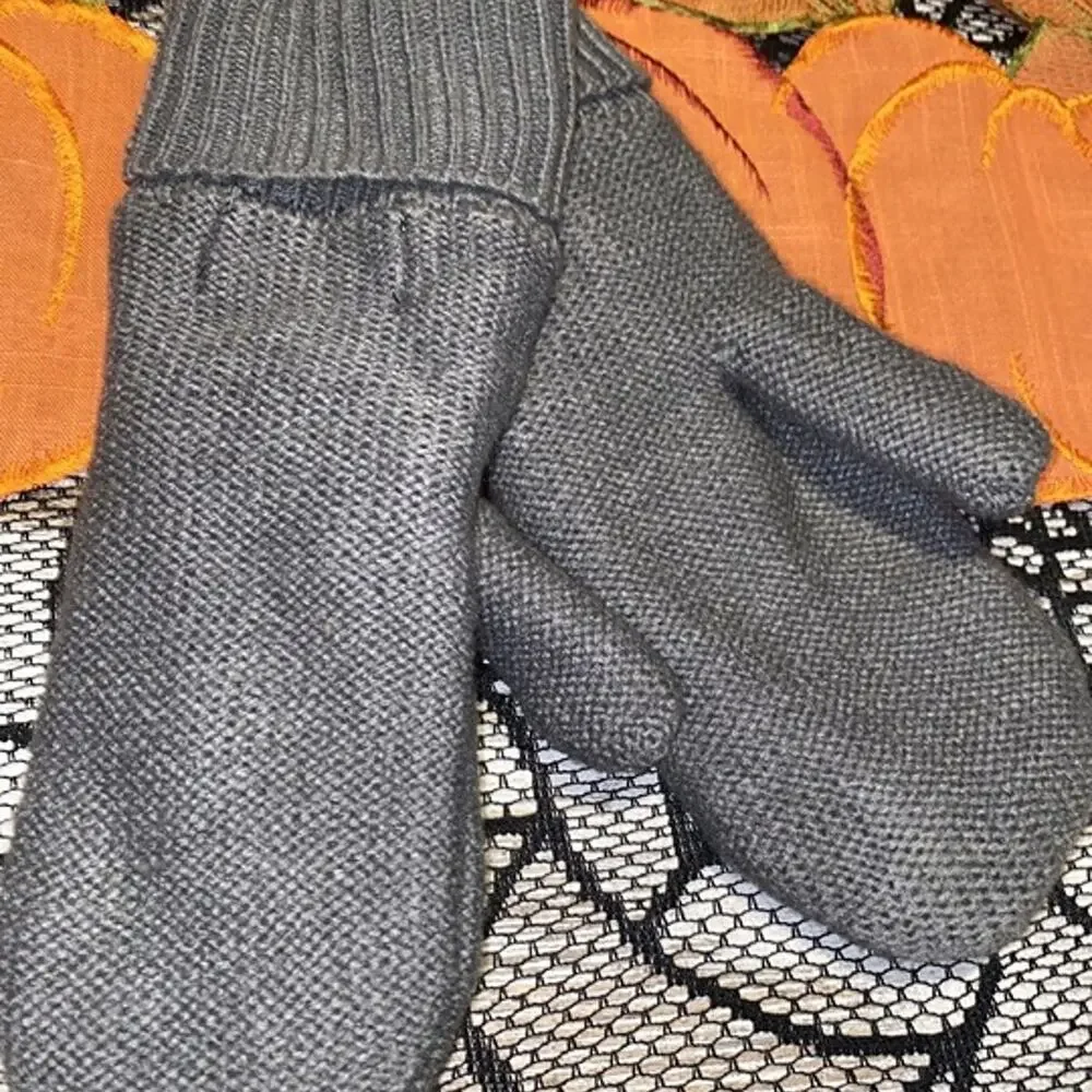 Steve Madden Gray Knit Fleece Lined Mittens One Size NWT Warm Winter Gloves Soft